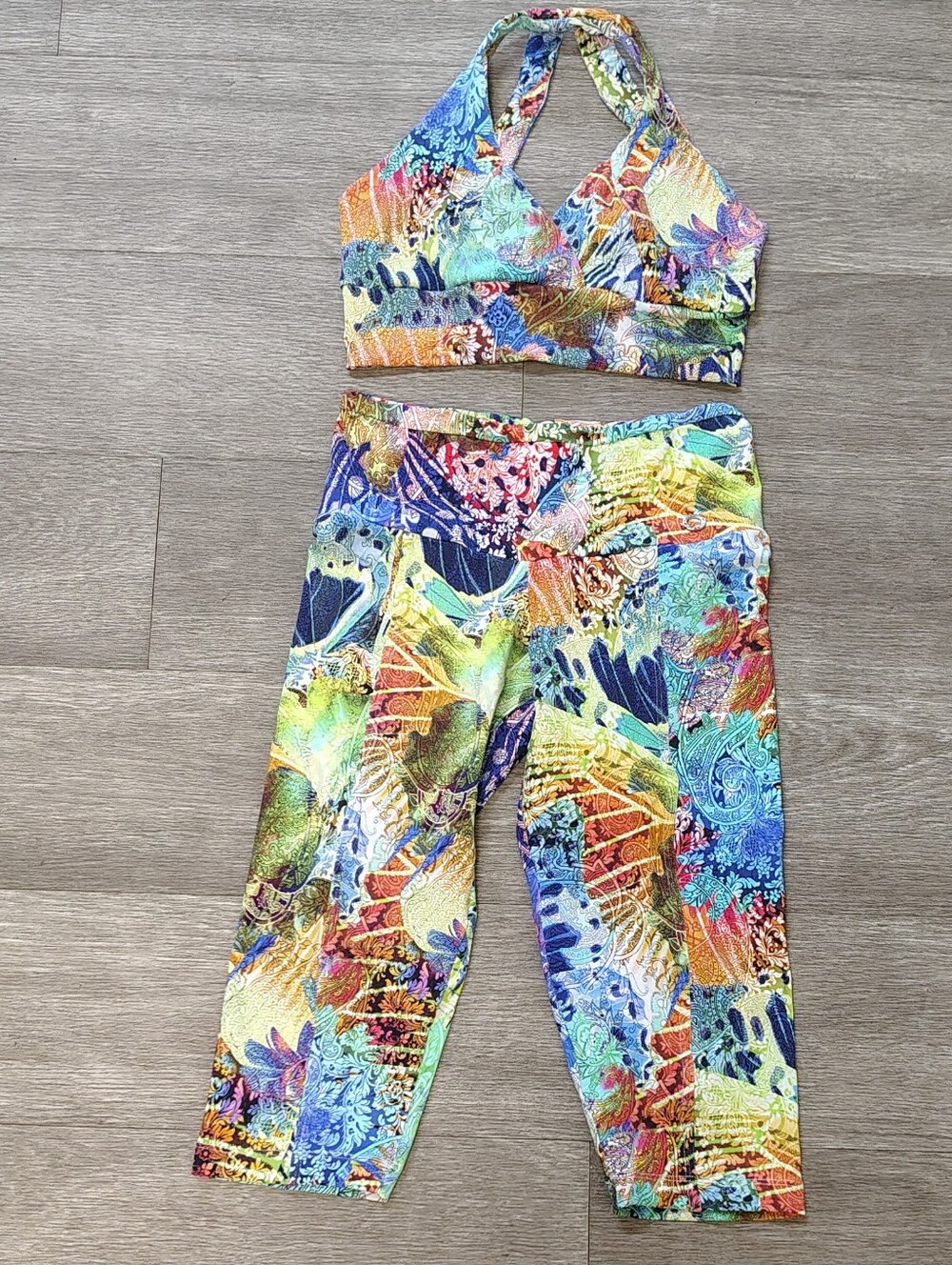 Bright Reef Yoga Exercise Set High-Waist Capris & Strappy Bralet by BlueFish M